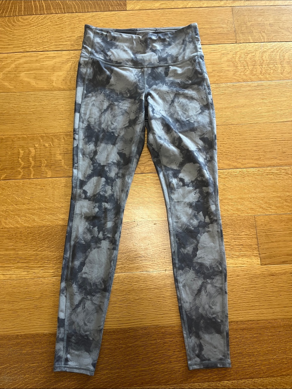 Athleta gray tie-dye legging size small